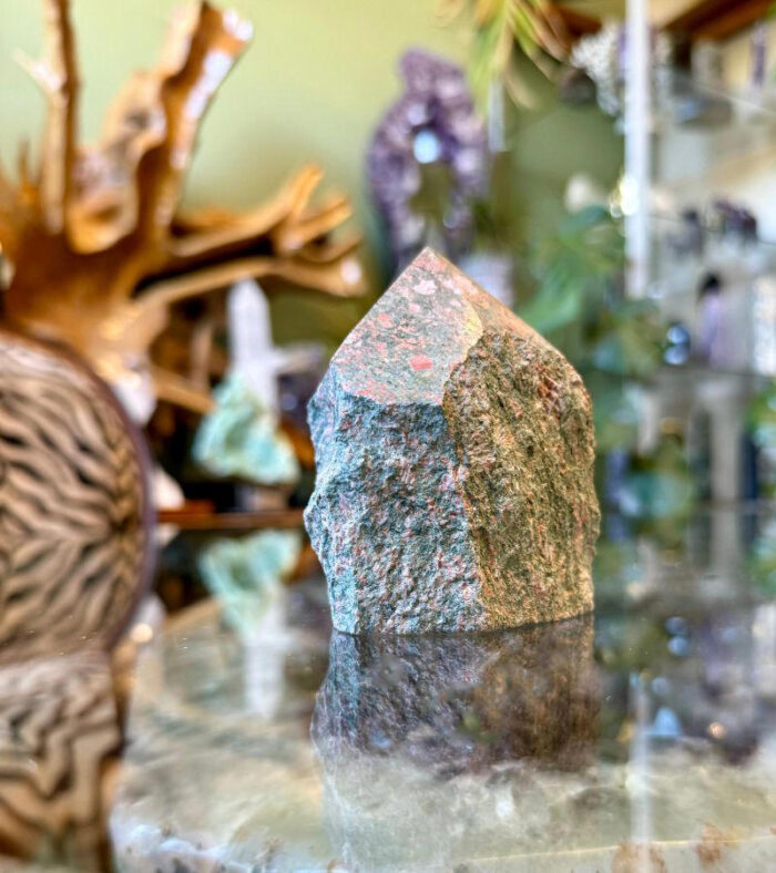 The energy of a Raw Base Unakite Point is nurturing, balancing, and healing,